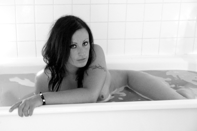 In the bath 3, par Xavier E. G. Dierick